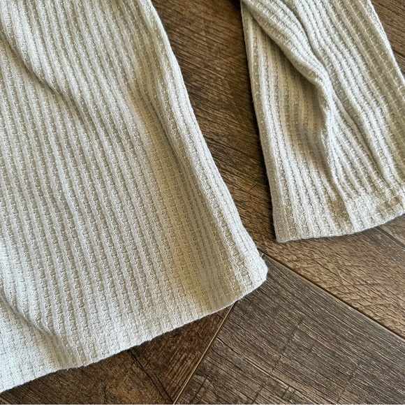 Waffle Knit Long Sleeved Sweater Top Neutral Basic Layering - Picture 4 of 4
